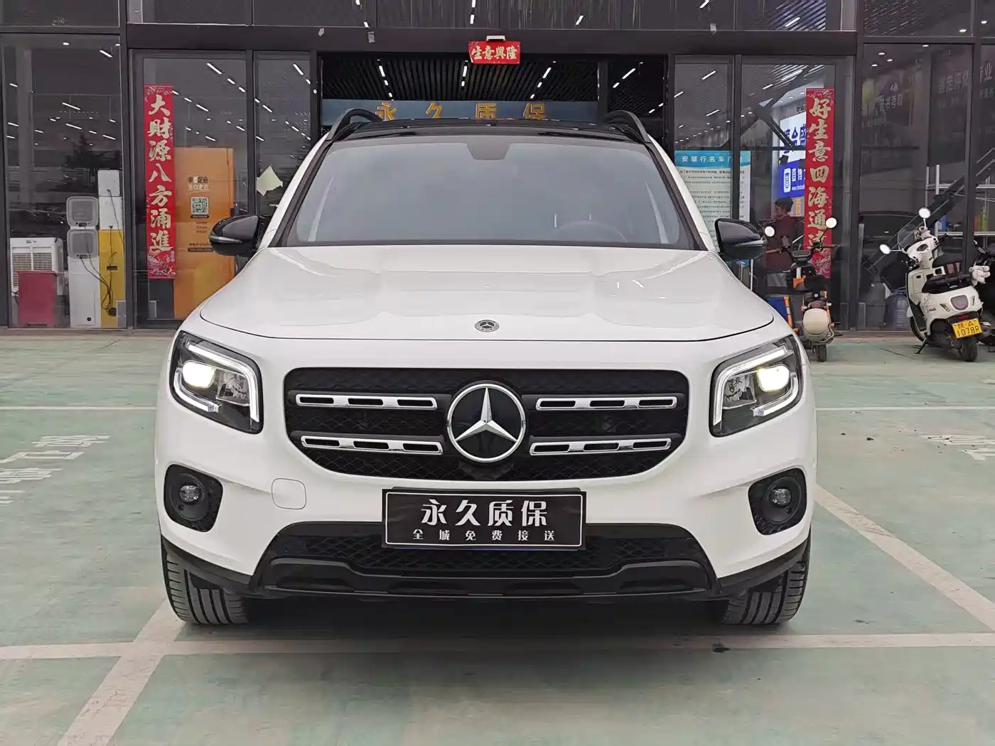 MERCEDES-BENZ GLB