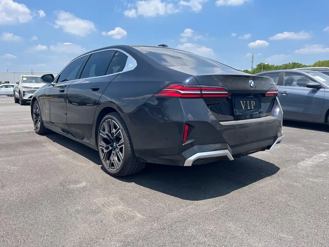 BMW 5 Series 2025 530Li Premium M Sport Package фото 10