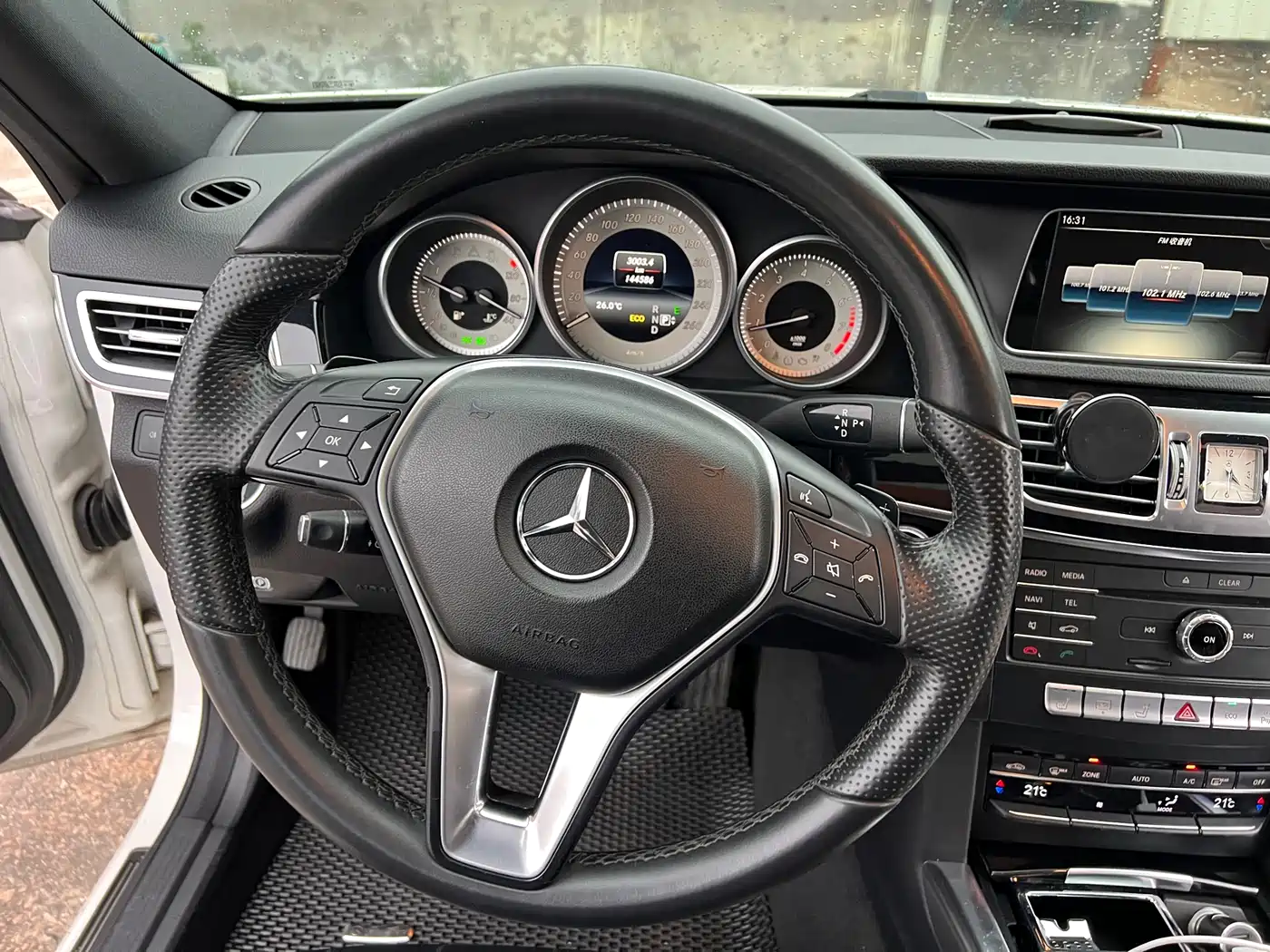 Mercedes-Benz E-Class 2015 Facelift E 260 L Luxury фото 12