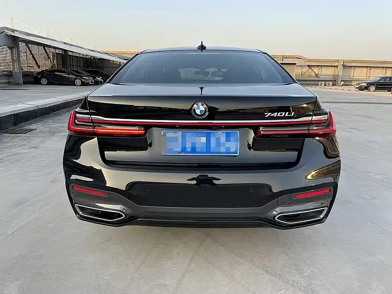 Photo 8 - BMW 7 Series