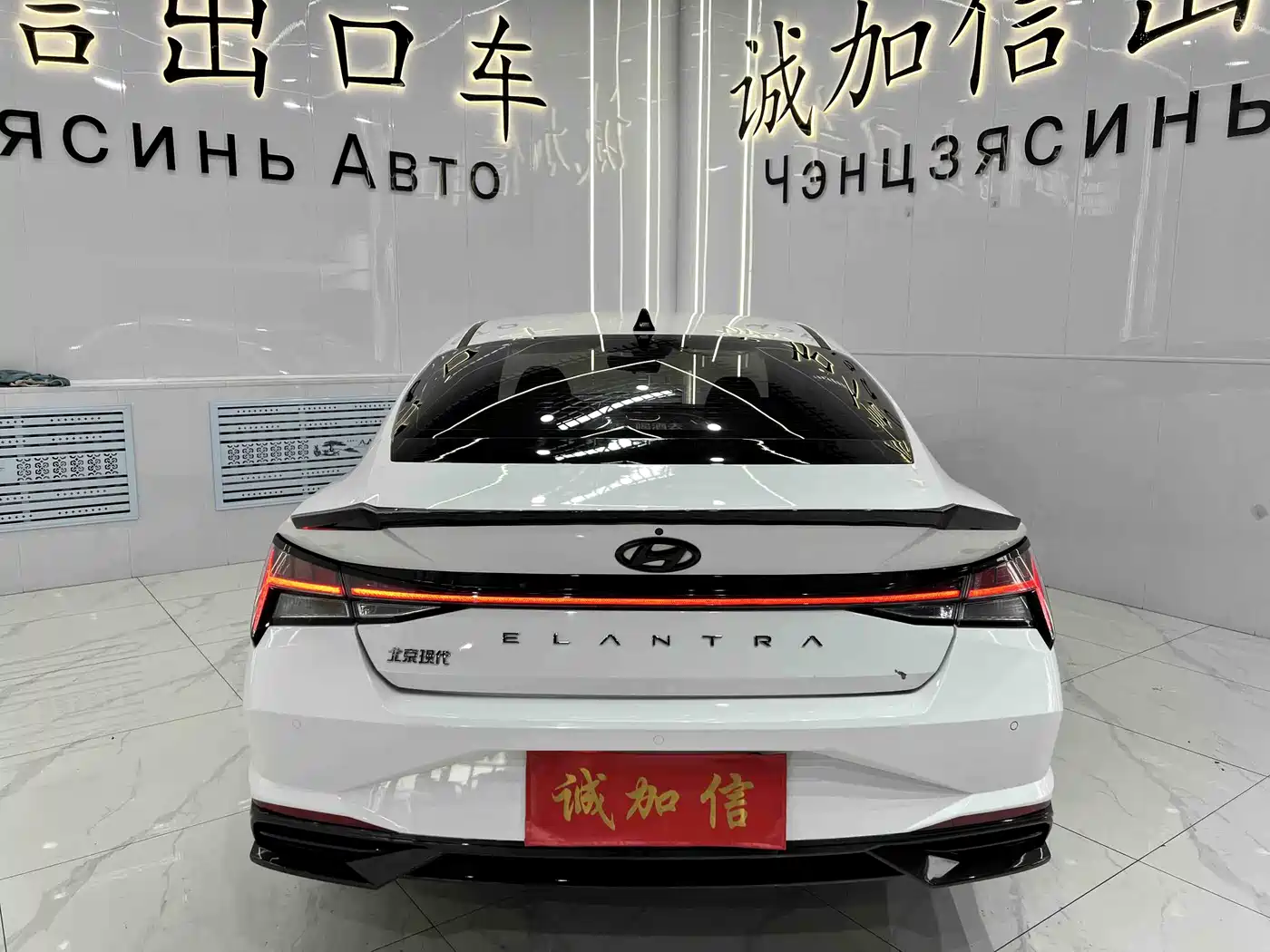 Hyundai Elantra 2022 1.5L CVT LUX Premium Edition фото 5