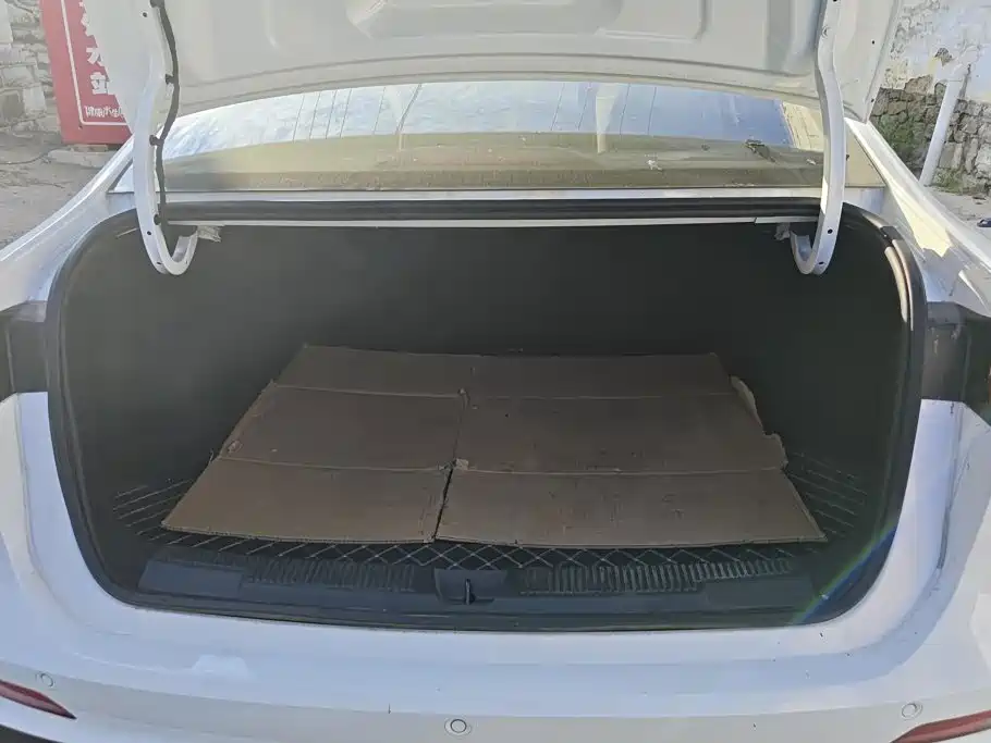 Фото 4 - Roewe i5