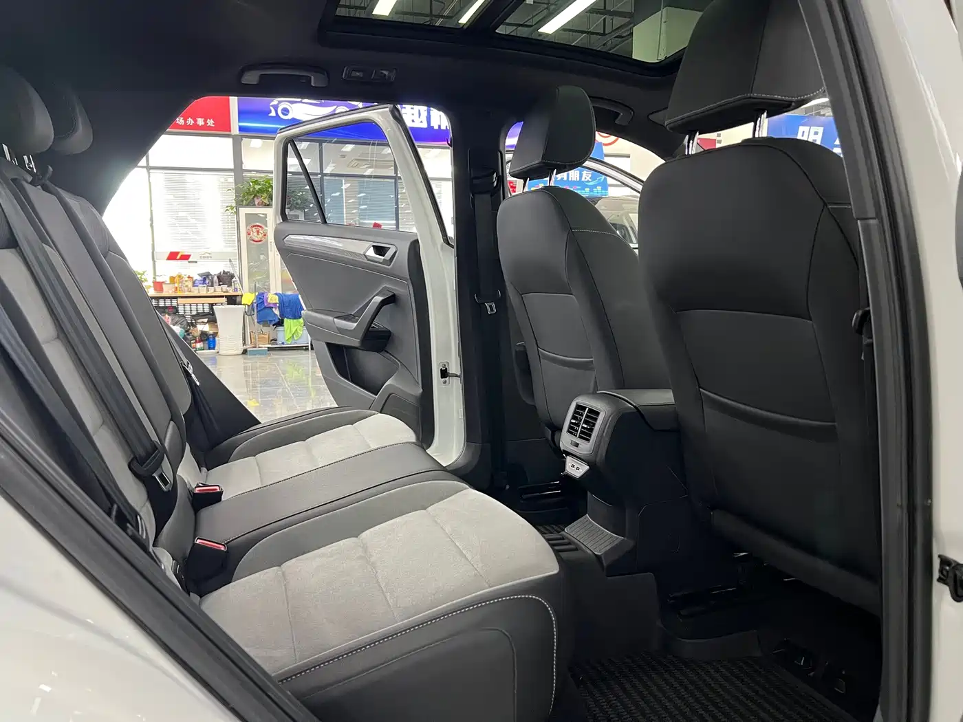 Volkswagen T-Roc, миниатюра 8