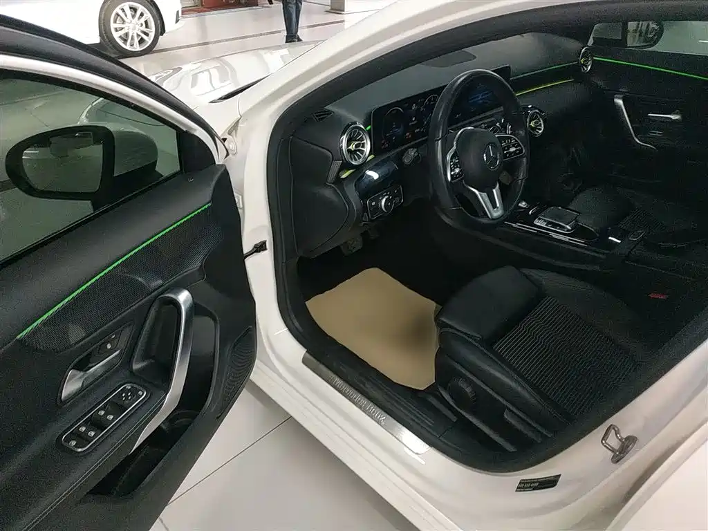 Mercedes-Benz A-Class (Import) 2019 A 200 Dynamic Version фото 13
