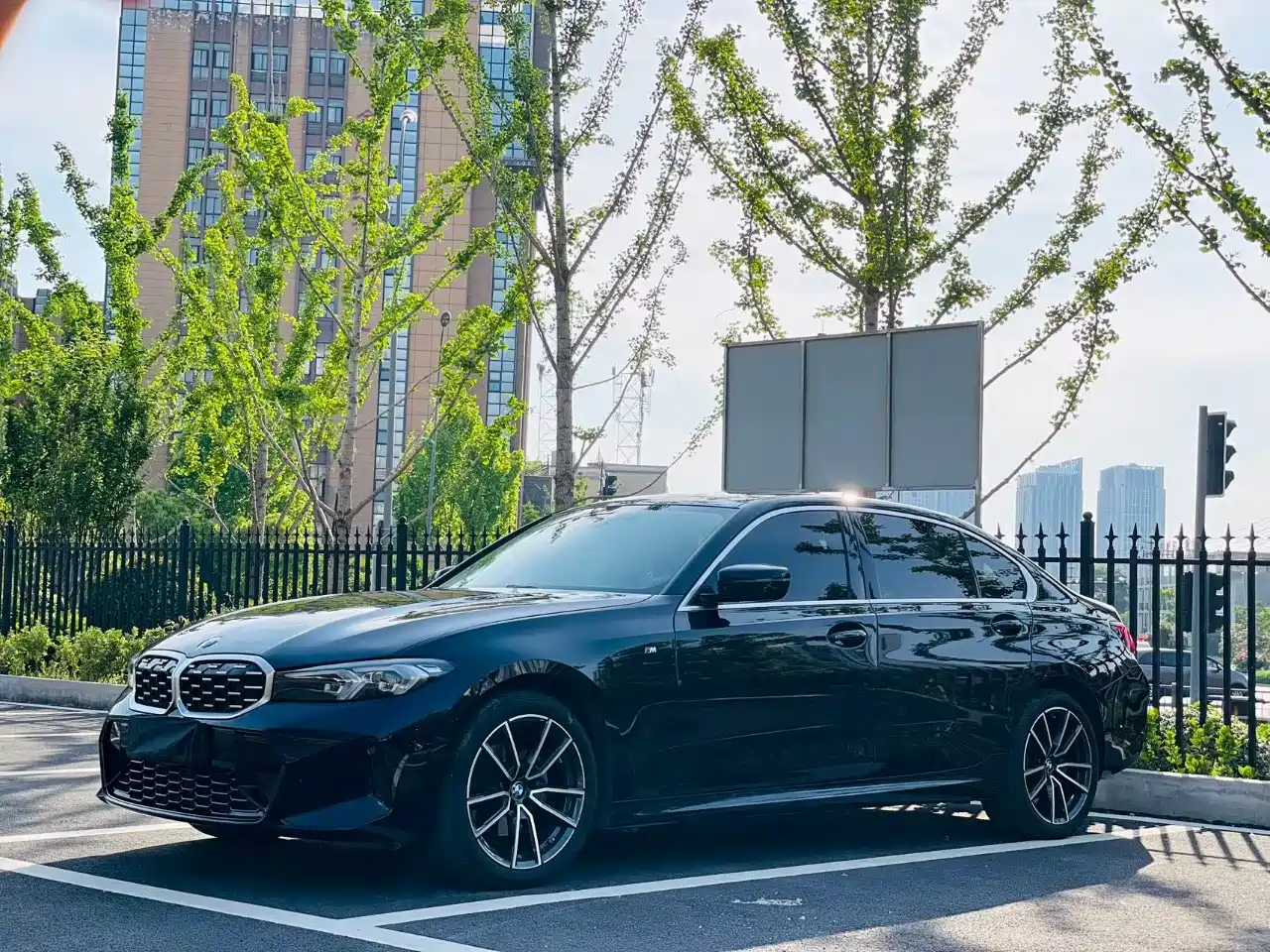 BMW 3 Series 2023 325Li M Sport Package