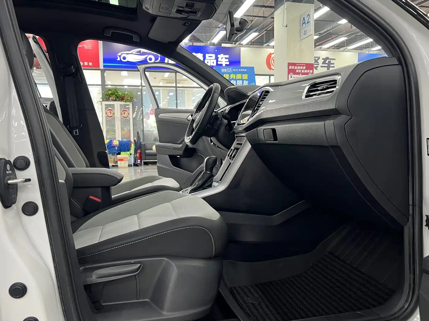Volkswagen T-Roc, миниатюра 7