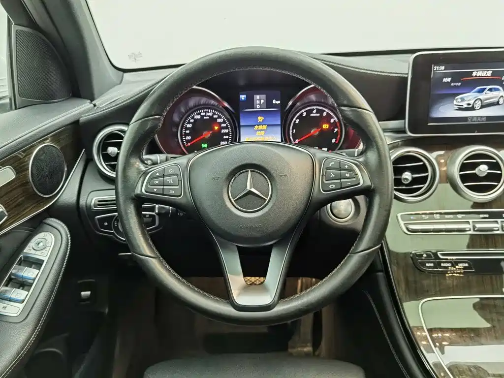 Фото 11 - Mercedes-Benz GLC