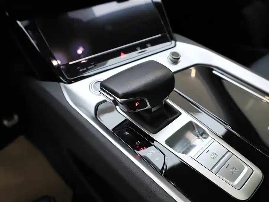 Audi Q6 2024 40 TFSI quattro Cloud View Yulin Package 7-seater фото 21