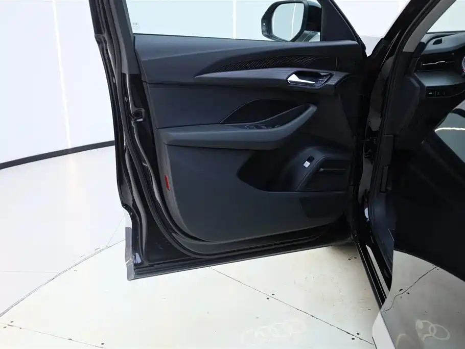 Audi Q6 2024 40 TFSI quattro Cloud View Yulin Package 7-seater фото 27