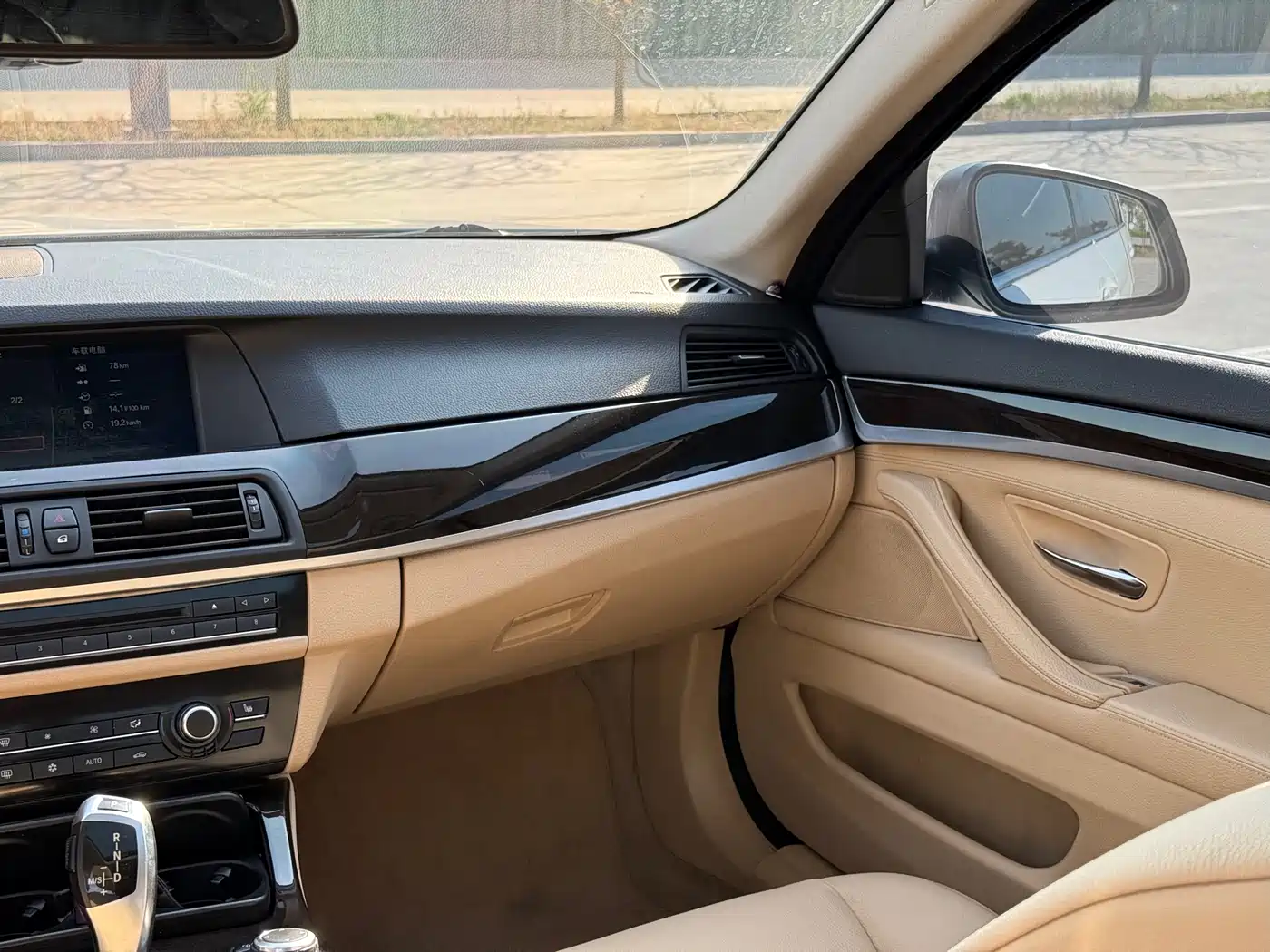 BMW 5 Series 2012 523Li Luxury фото 29
