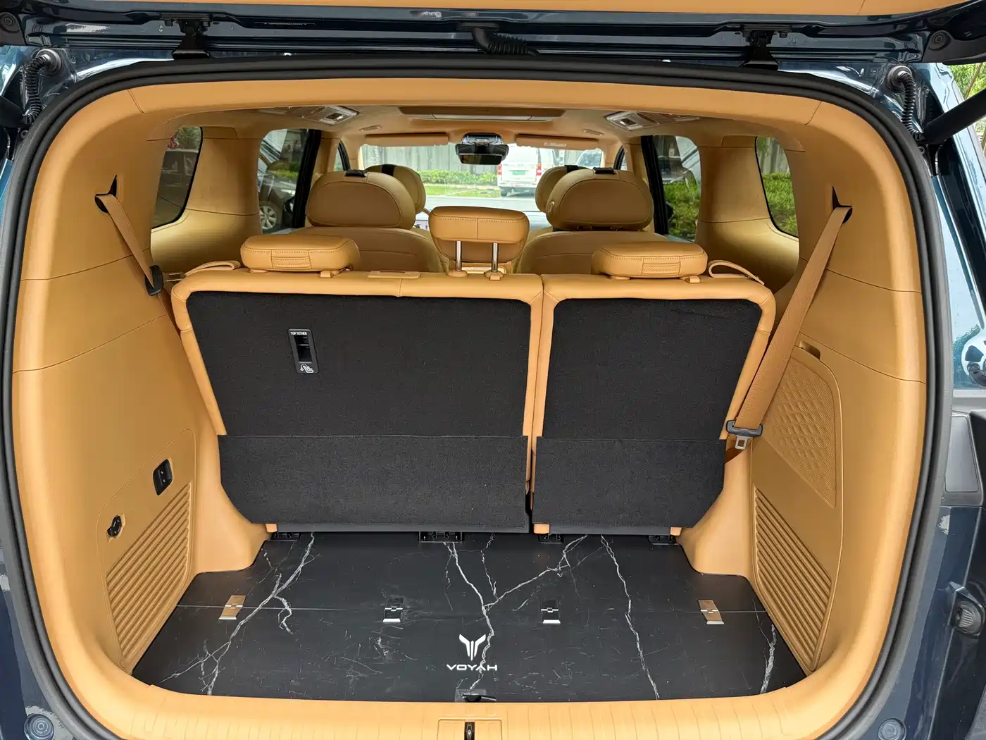 Voyah Auto Voyah Dreamer 2025 Model PHEV 4WD Premium QianKun Edition фото 12
