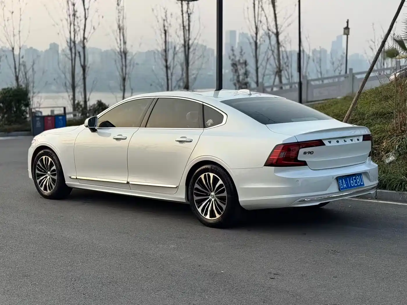 Фото 4 - Volvo S90