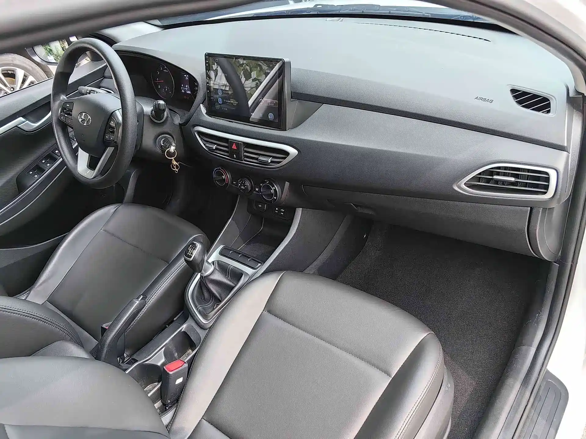 Фото 5 - Hyundai Elantra