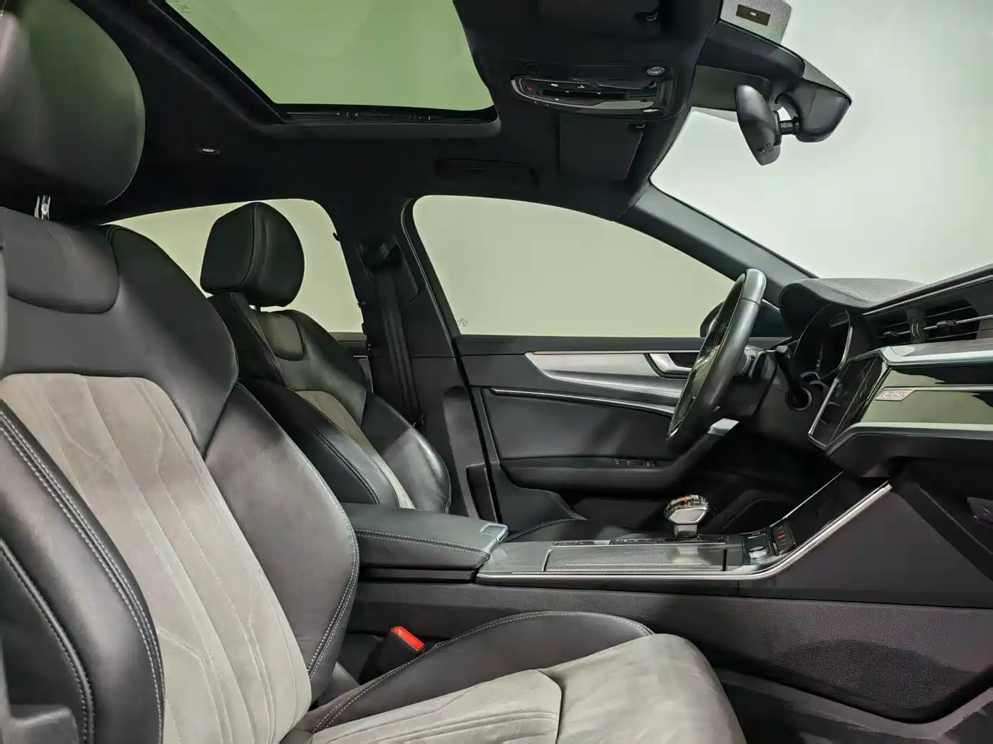 Audi A6L New Energy 2022 55 TFSI e quattro фото 8