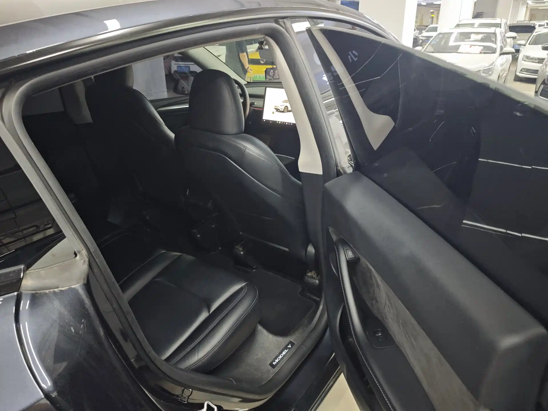 Photo 7 - Tesla Model Y