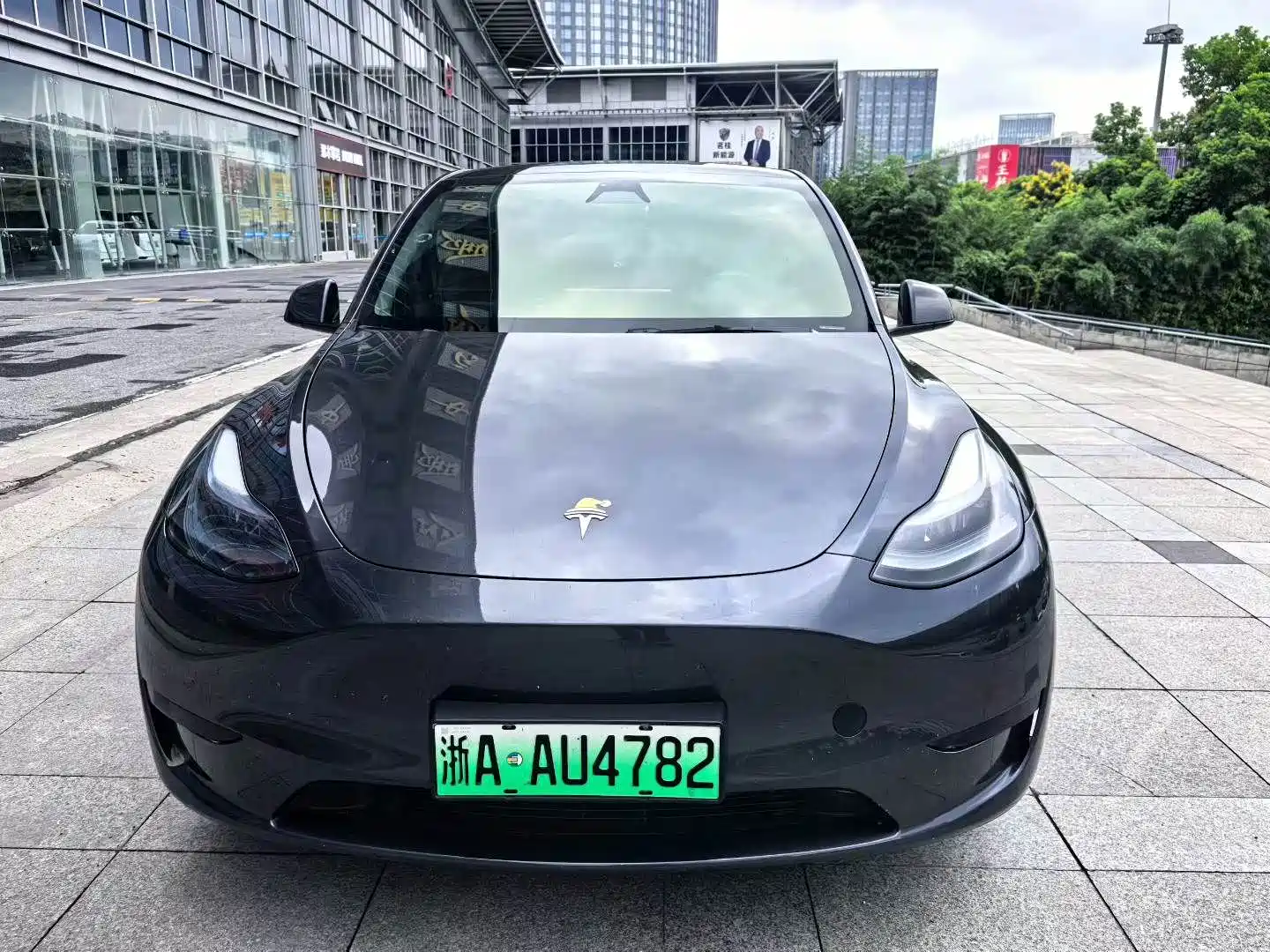 Photo 2 - Tesla Model Y