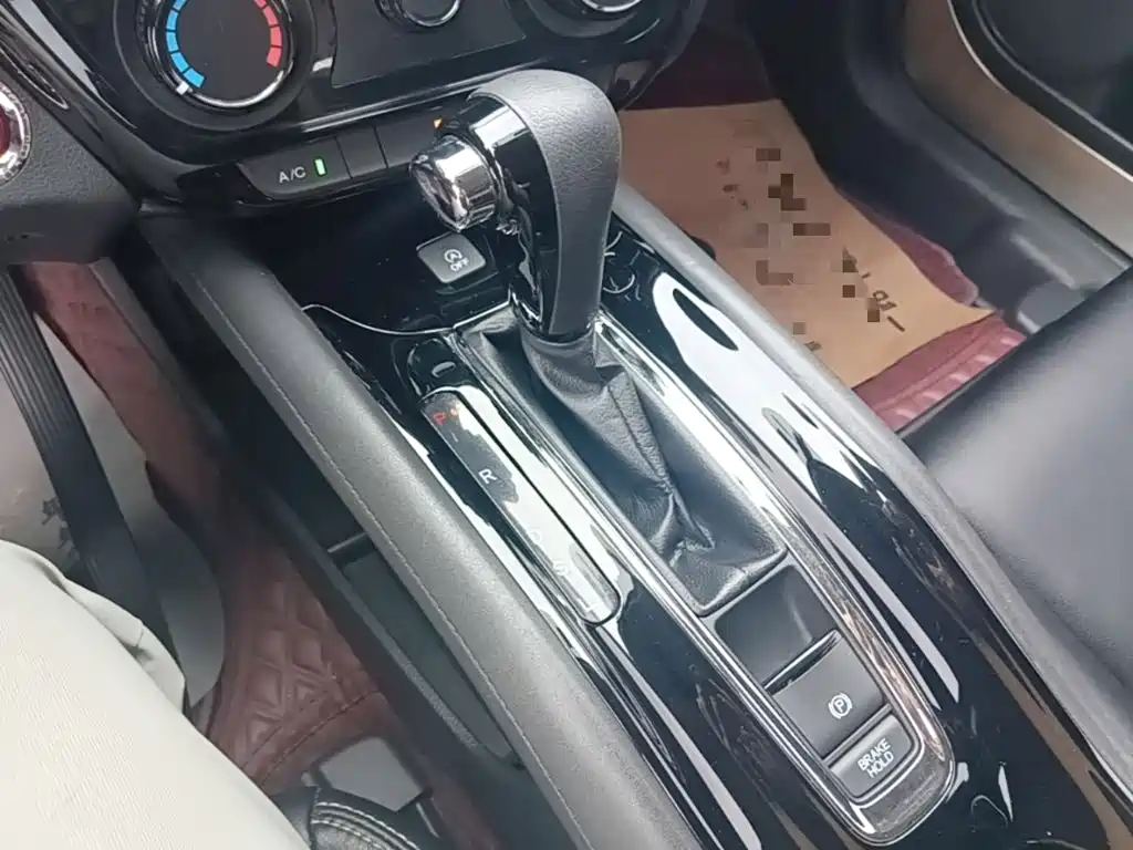Фото 14 - Honda Vezel