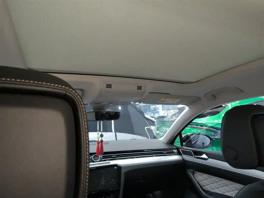 Volkswagen Magotan 2023 Model 2 Million Commemorative Edition 330TSI DSG Luxury фото 8