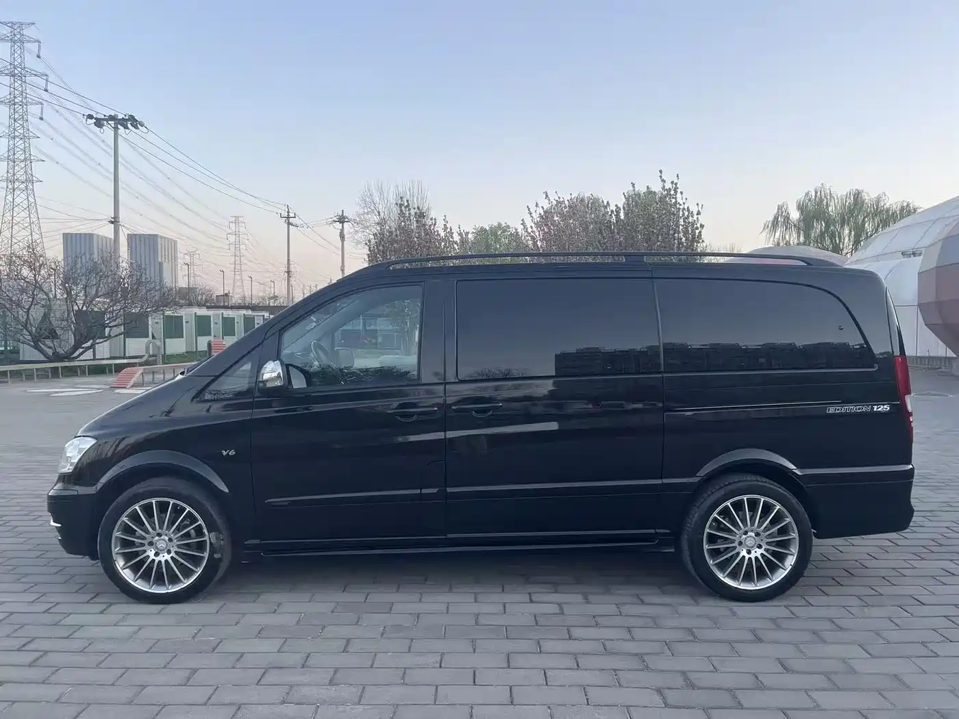 Mercedes-Benz Viano (Import) 2011 3.5L 125th Anniversary Edition 7-Seater фото 5