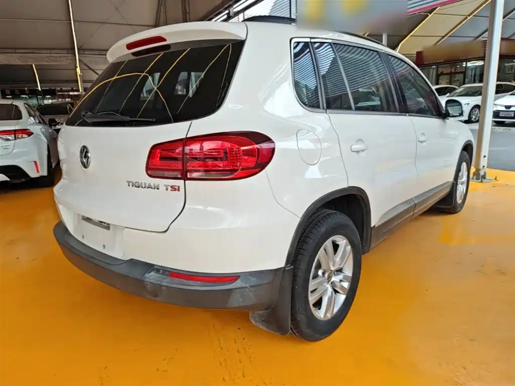 Volkswagen Tiguan 2015 1.8TSI Automatic 2WD Trendline фото 7