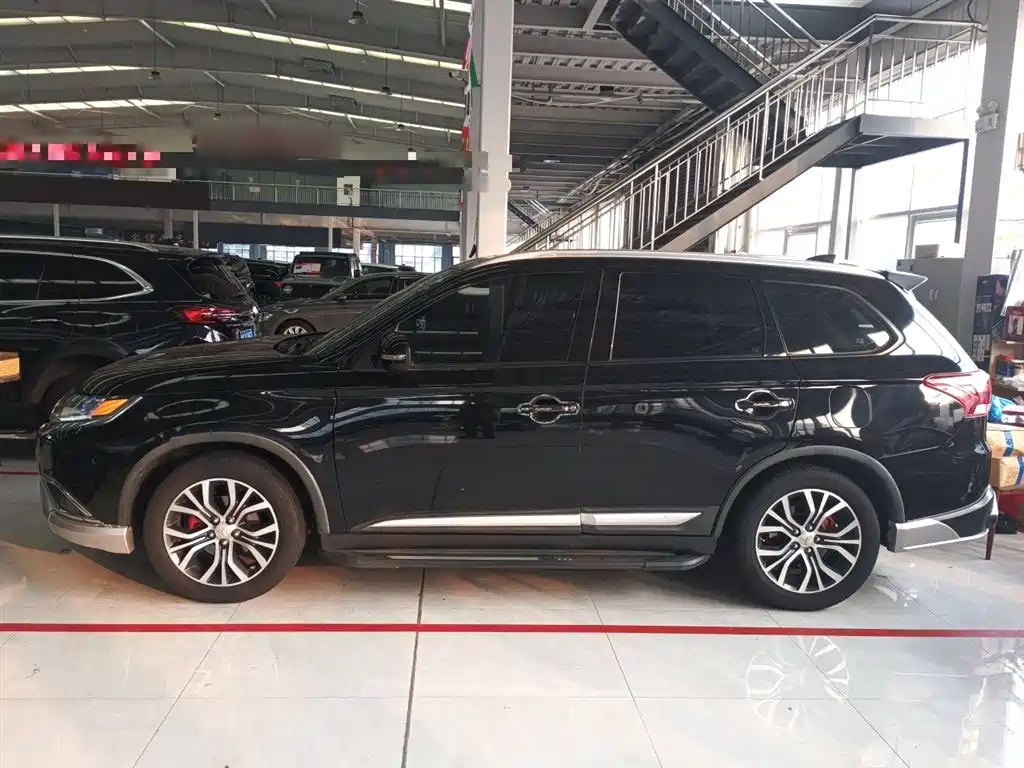 MITSUBISHI OUTLANDER