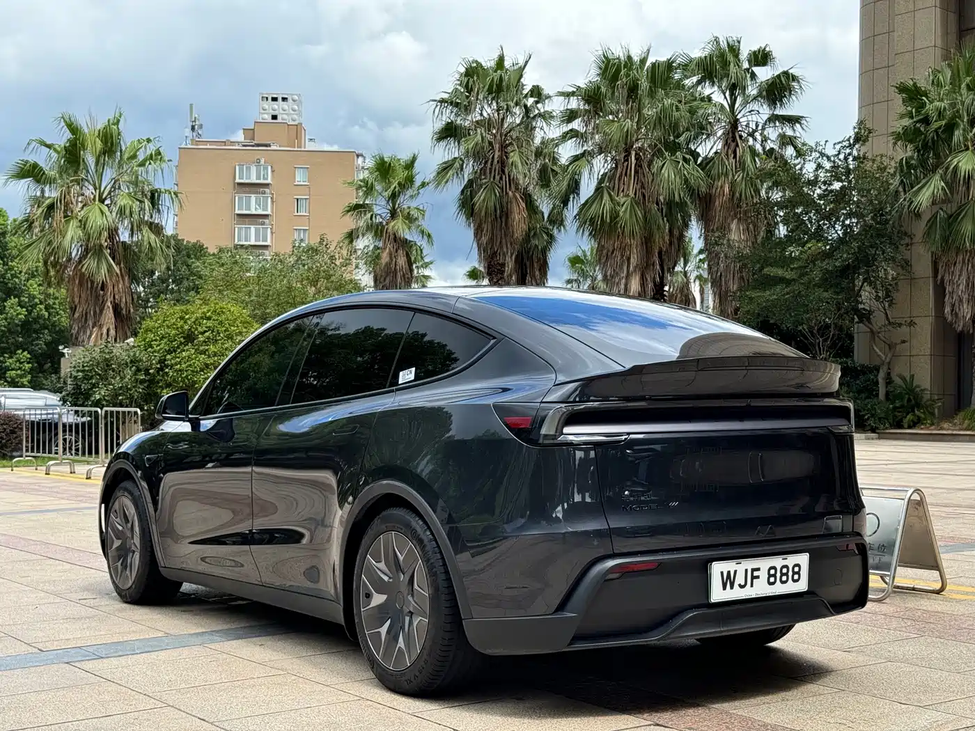 Tesla Model Y L 2025 2025 Facelift Long Range AWD