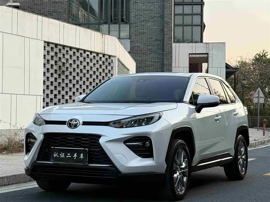 Toyota Wildlander 2023 2.0L CVT FWD Urban фото 2