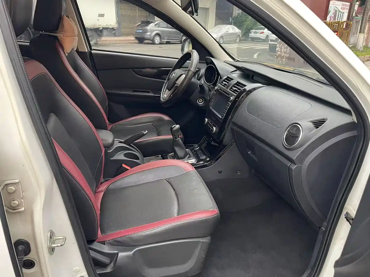 BAIC Huansu S3 2015 2015 1.5L Luxury (China V)