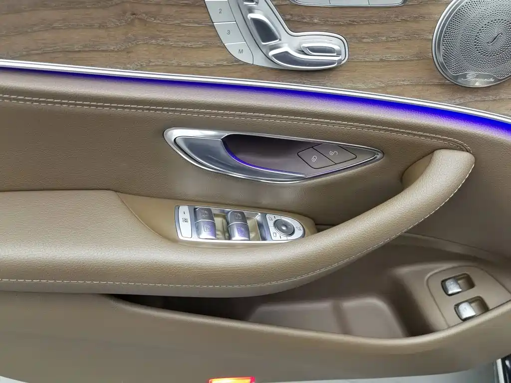 Mercedes-Benz E-Class, миниатюра 9