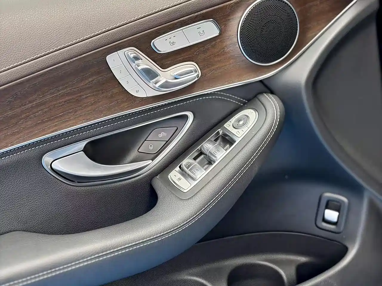 Mercedes-Benz GLC 2020 Facelift GLC 300 L 4MATIC Dynamic фото 9