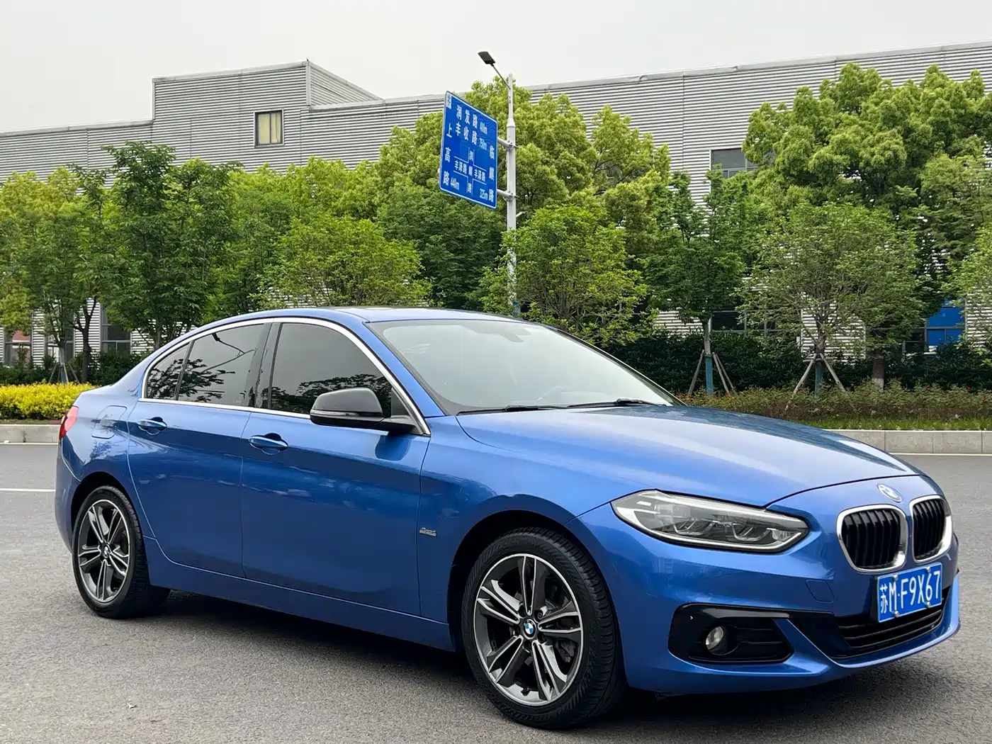 BMW 1 Series 2017 118i Sport фото 3
