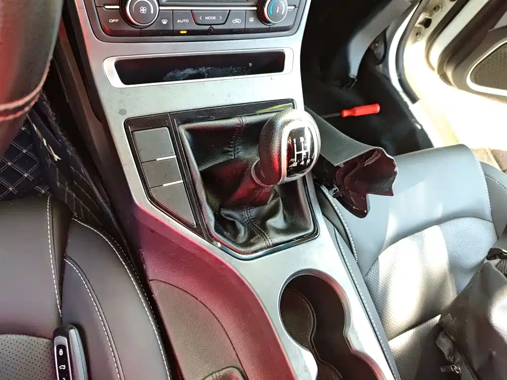 Фото 6 - Geely Emgrand