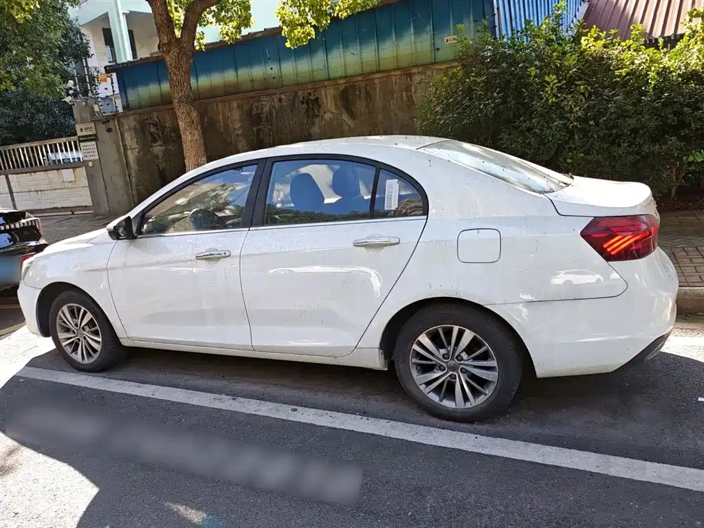 Фото 21 - Geely Emgrand