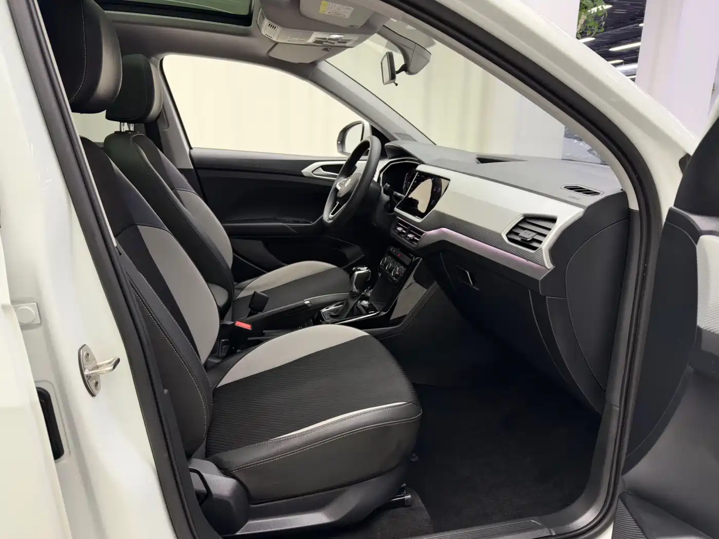 Volkswagen Tanying 2021 1.5L Automatic Smart Connect Edition фото 10