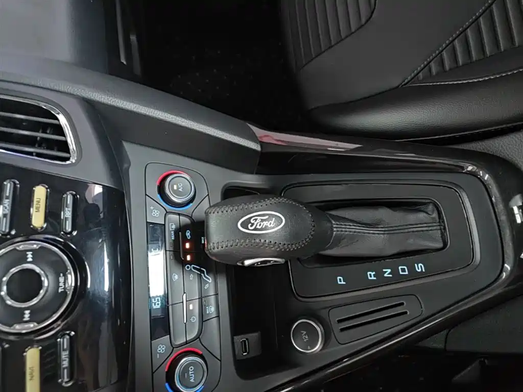Фото 14 - Ford Focus