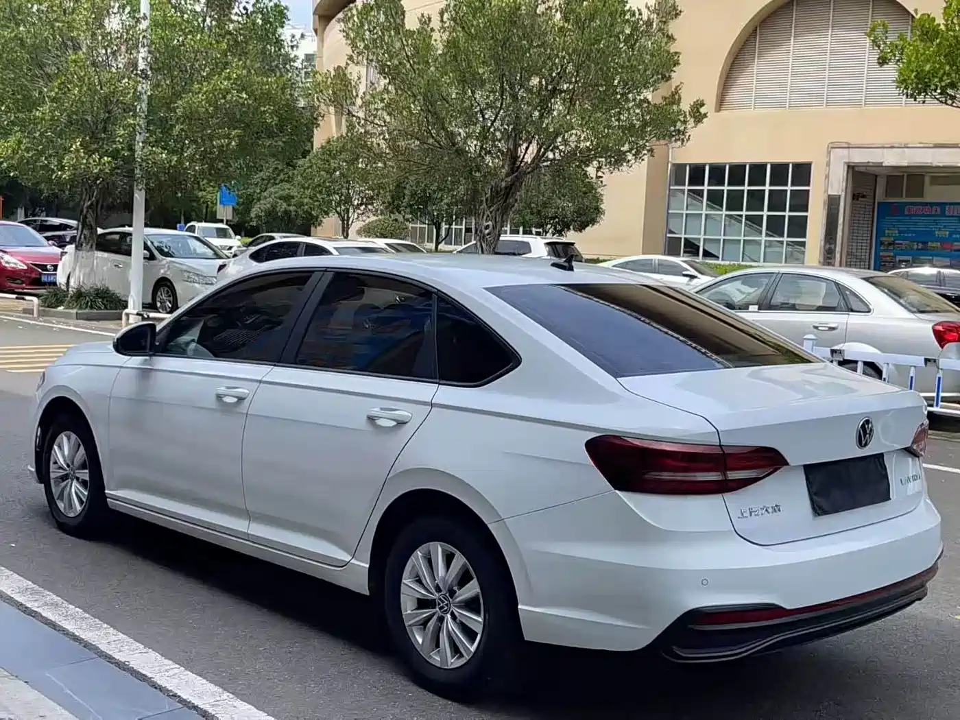 Volkswagen Lavida 2023 1.5L Auto Delight Edition фото 4