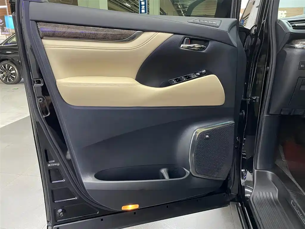 Toyota Alphard 2019 Hybrid 2.5L Premium Edition фото 14