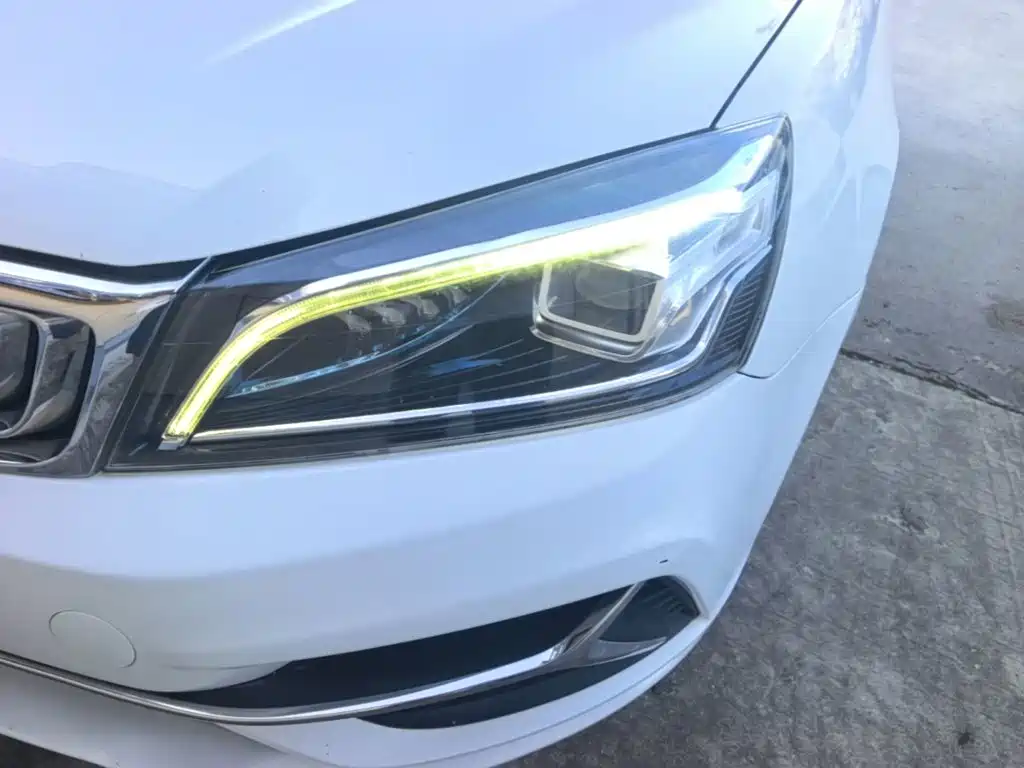 Фото 24 - Geely Emgrand