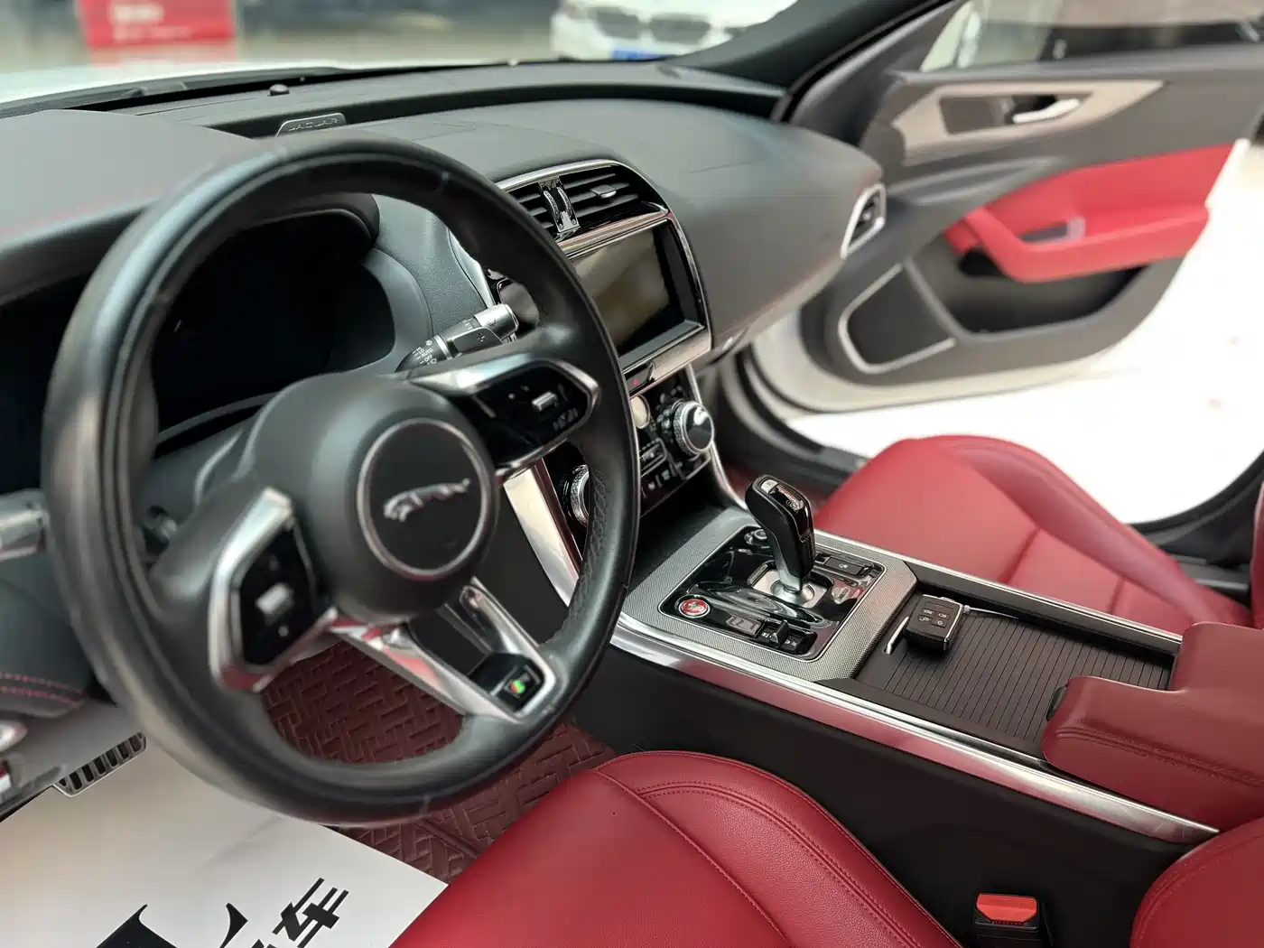 Jaguar XEL 2022 2.0T 250PS R-DYNAMIC S Progressive Sport Edition фото 18