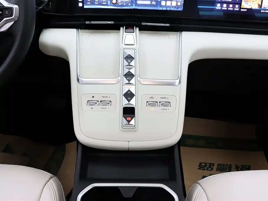 Haval Xiaolong MAX 2023 1.5L Hi4 105 4WD Pilot Edition фото 24