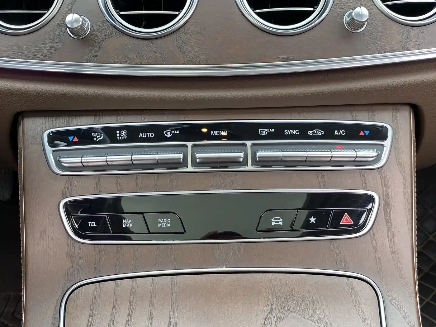 Mercedes-Benz E-Class 2021 E 300 L Fashion фото 17