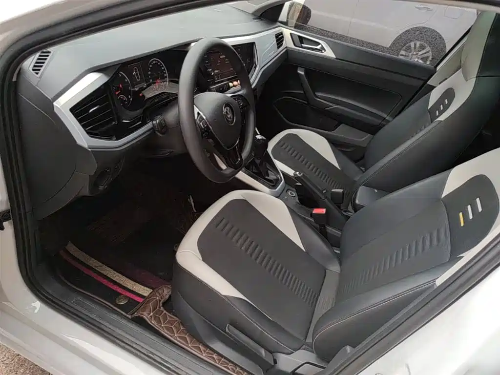 Volkswagen Polo 2019 Plus 1.5L Automatic Colorful Tech Edition фото 15
