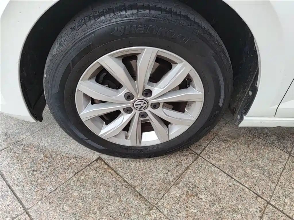 Volkswagen Polo 2019 Plus 1.5L Automatic Colorful Tech Edition фото 23