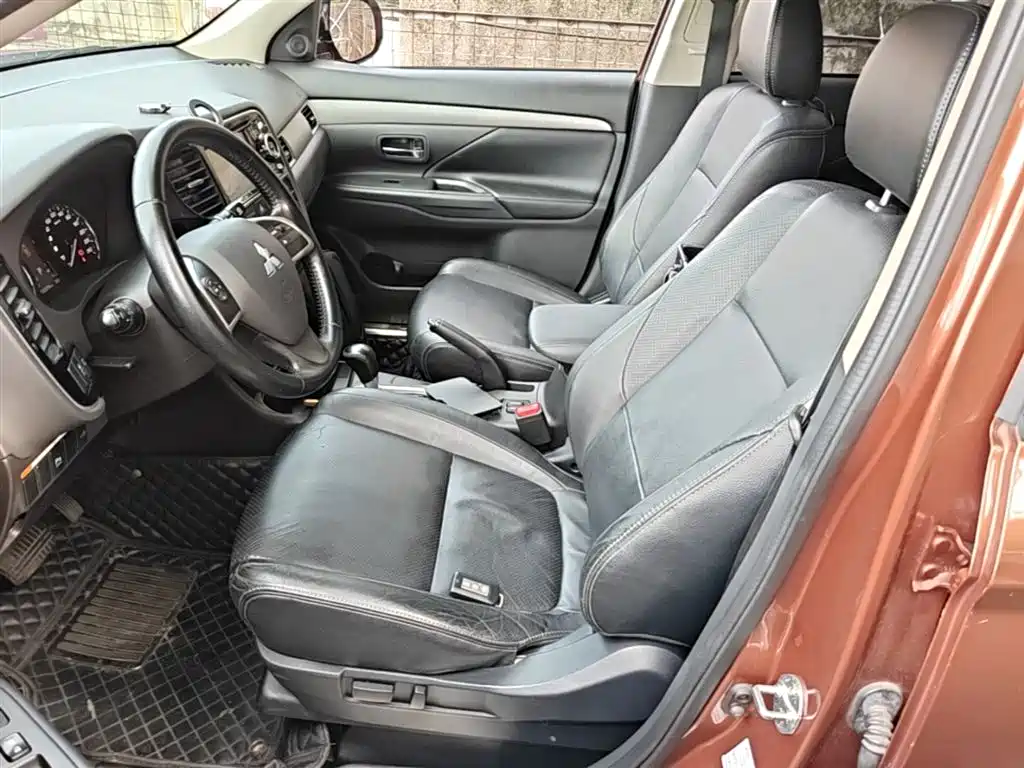 Mitsubishi Outlander (Import) 2014 2.4L 4WD Luxury Value Edition 5-seater фото 15