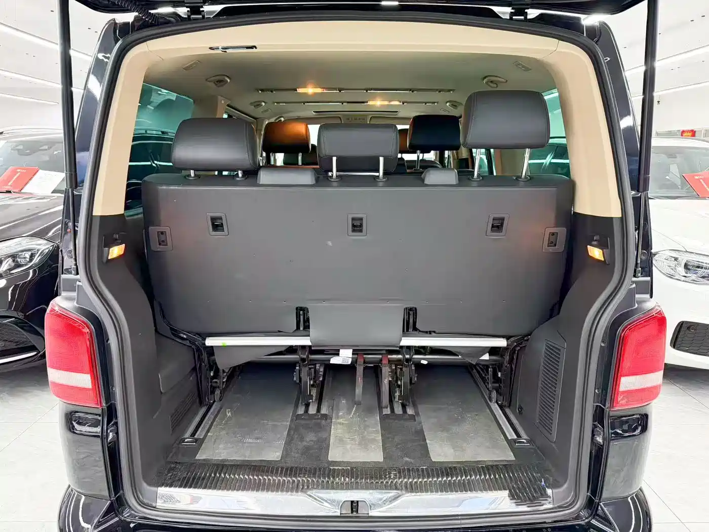 Photo 21 - Volkswagen Multivan
