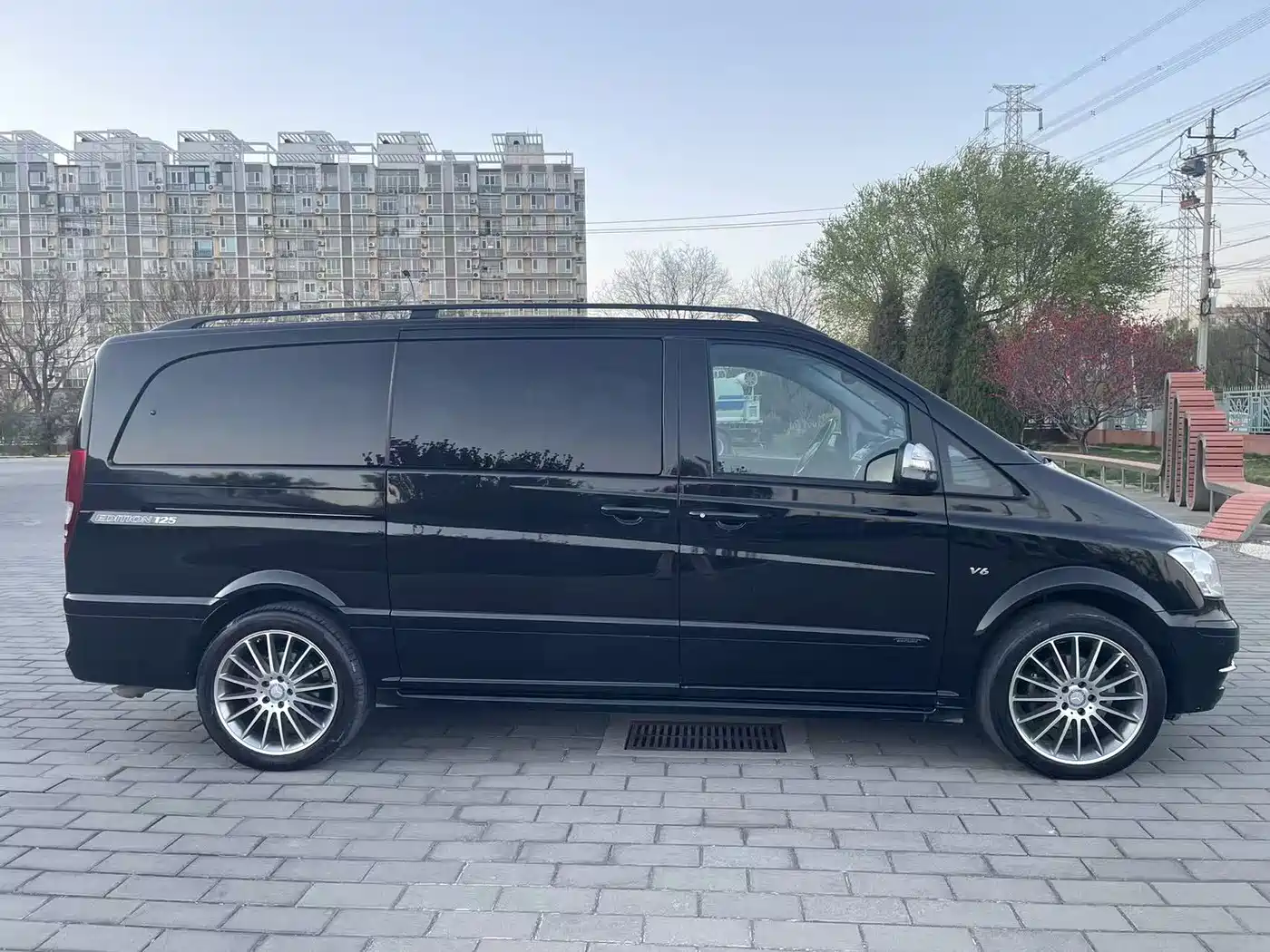 Mercedes-Benz Viano (Import) 2011 3.5L 125th Anniversary Edition 7-Seater фото 4