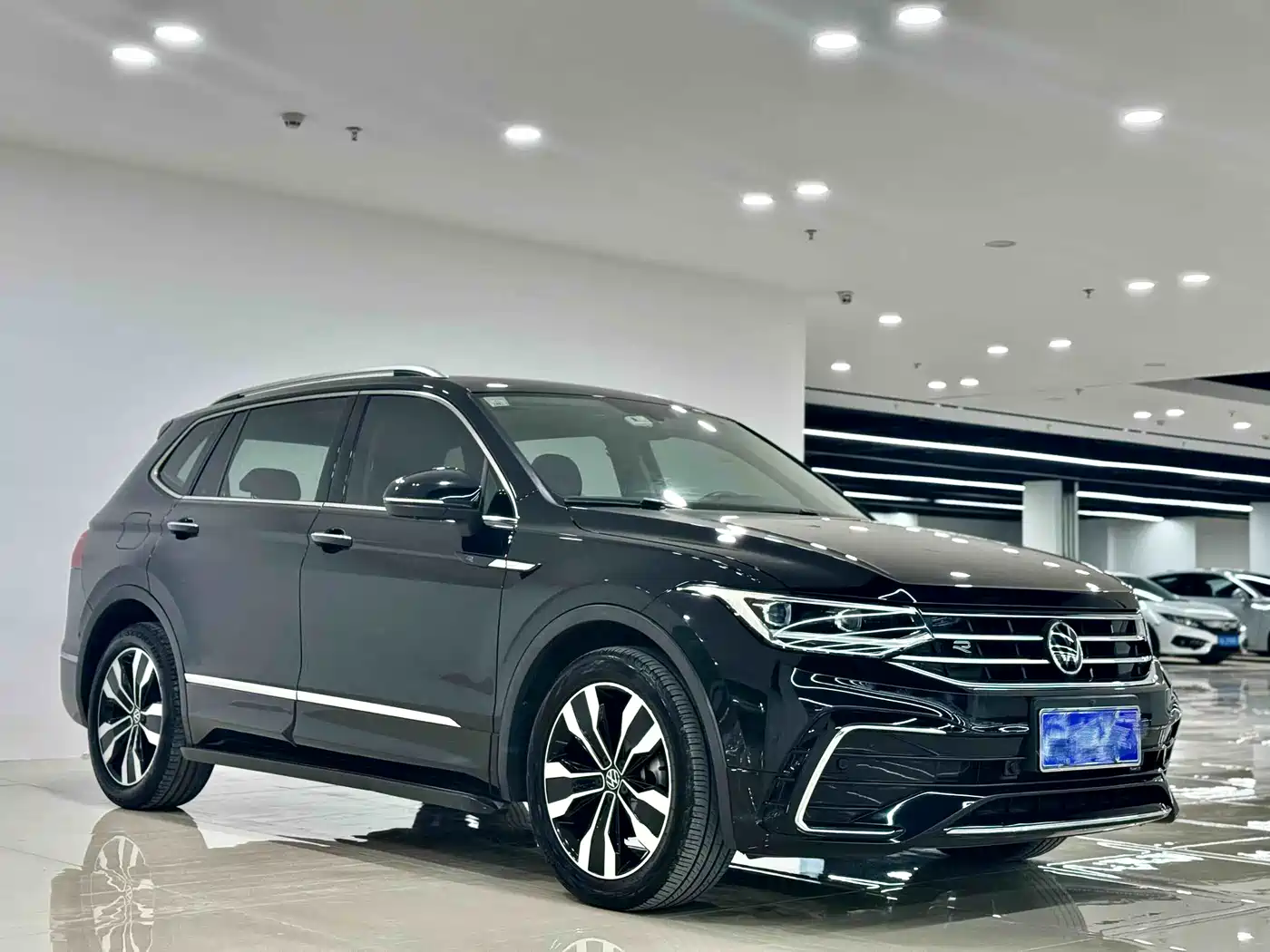 Volkswagen Tiguan L 2022 330TSI Auto 2WD R-Line Premium Edition фото 3