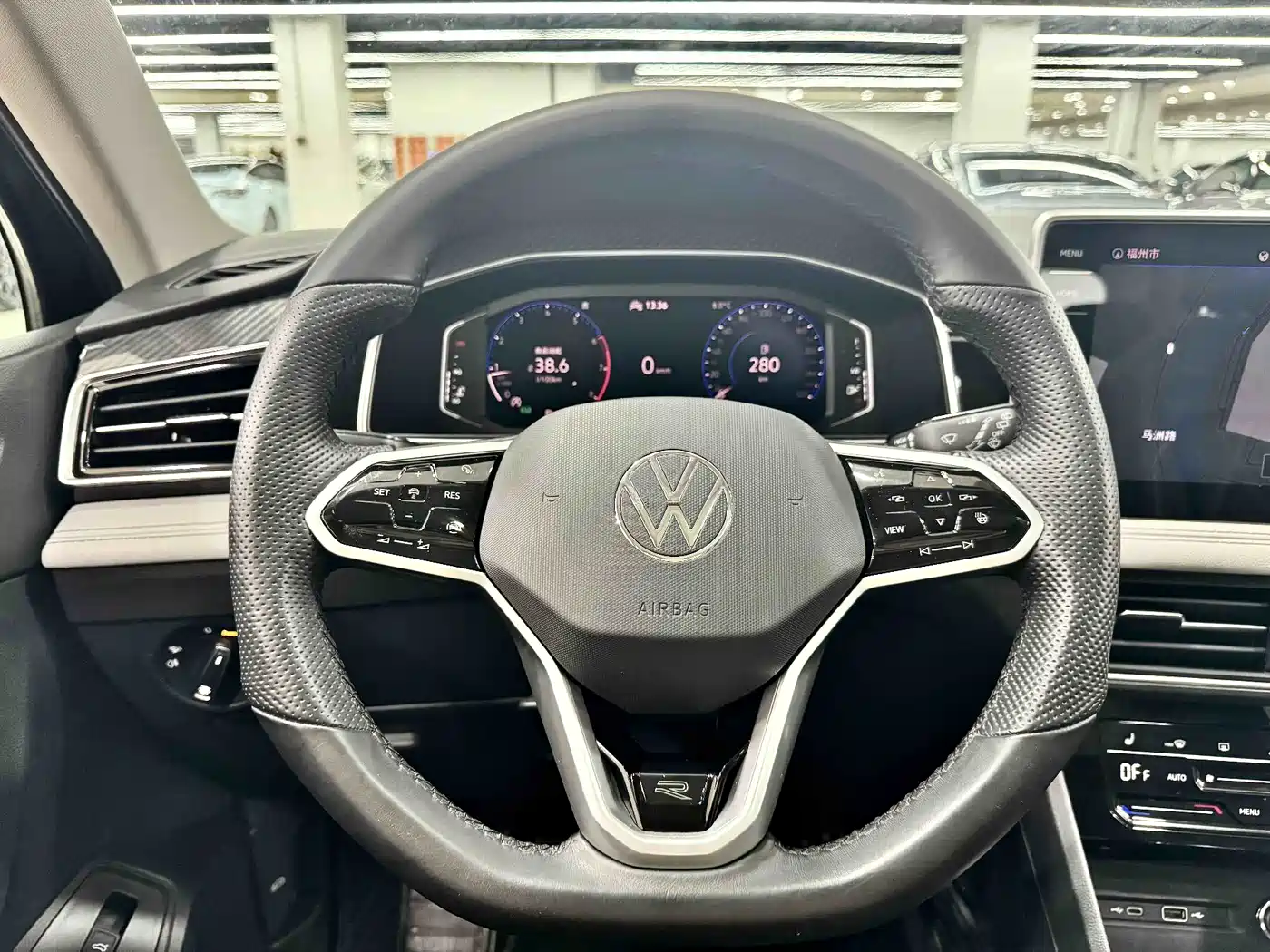 Volkswagen Tiguan L 2022 330TSI Auto 2WD R-Line Premium Edition фото 15