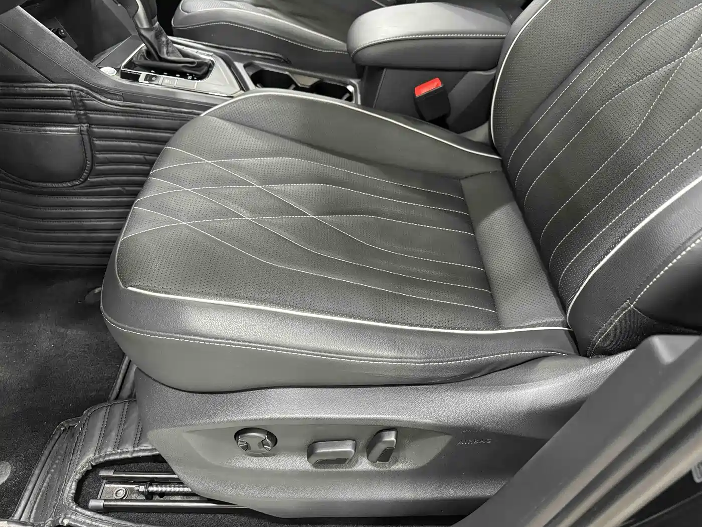 Volkswagen Tiguan L 2022 330TSI Auto 2WD R-Line Premium Edition фото 16