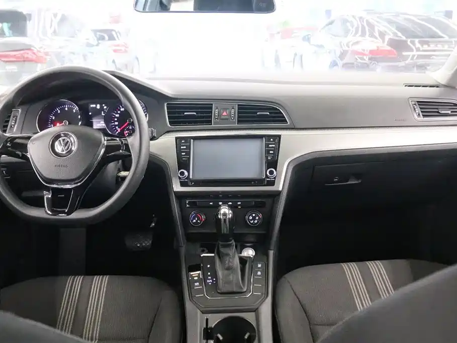Volkswagen Lamando 2017 230TSI DSG Trend Edition фото 5